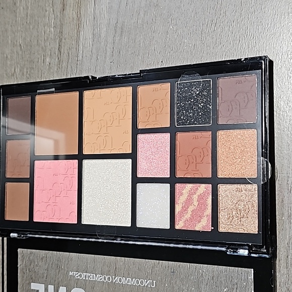 Makeup Bundle - Picture 5 of 9